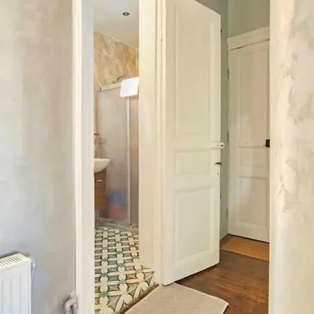 Modern&old Style Flat In The Center Of Cihangir *