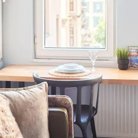 Modern&old Style Flat In The Center Of Cihangir * Istanbul