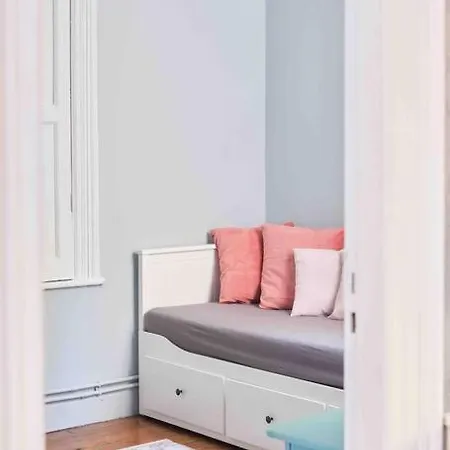 Modern&old Style Flat In The Center Of Cihangir *