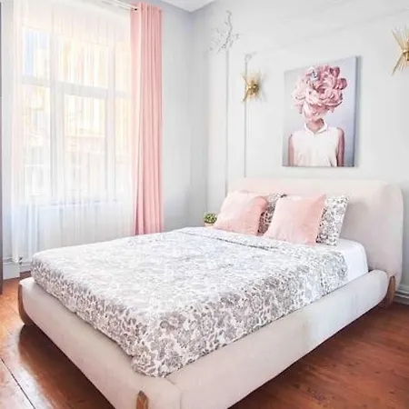 Modern&old Style Flat In The Center Of Cihangir * Istanbul