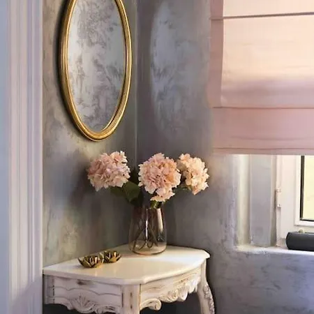 Modern&old Style Flat In The Center Of Cihangir Istanbul