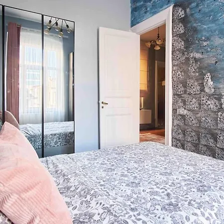 Modern&old Style Flat In The Center Of Cihangir Apartment *